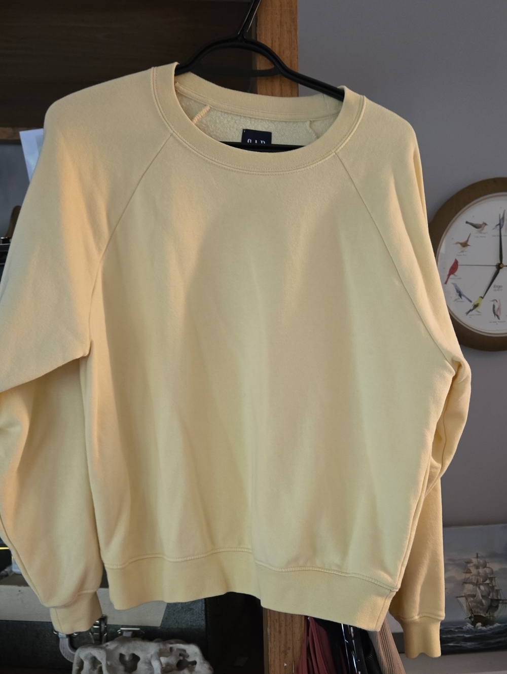 🎁 Last Chance $7 Bucks GAP Women's Pale Yellow Crewneck Sweatshirt